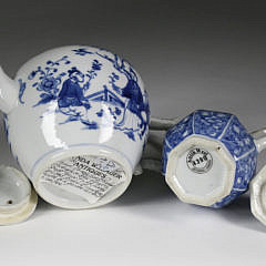 Chinese Export Porcelain Teapot with Cover, circa 1750