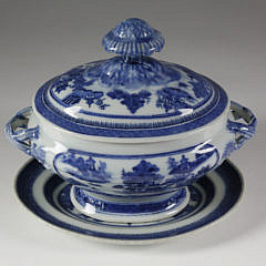 Nanking Small Oval Tureen and Cover on Stand, circa 1790-1810