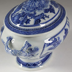 Nanking Small Oval Tureen and Cover on Stand, circa 1790-1810