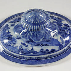 Nanking Small Oval Tureen and Cover on Stand, circa 1790-1810