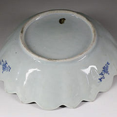 Canton Scallop Edge Serving Bowl, mid 19th Century