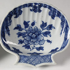 Near Pair of Nanking Small Shell Dishes, mid 19th Century