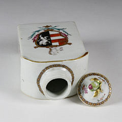 Armorial China Trade Porcelain Tea Caddy and Cover, circa 1785