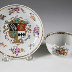 605-3394 Armorial Cup Saucer Raison A_MG_2260