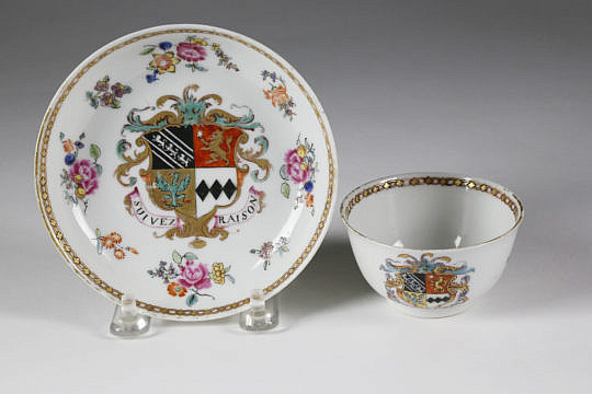 605-3394 Armorial Cup Saucer Raison A_MG_2260