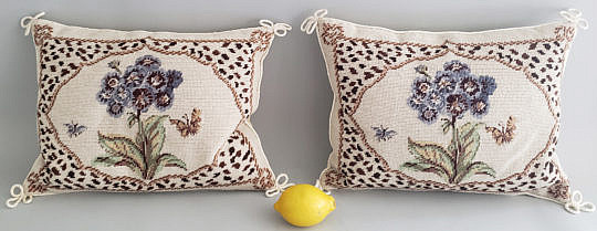 4795 Floral Hooked Pillows A