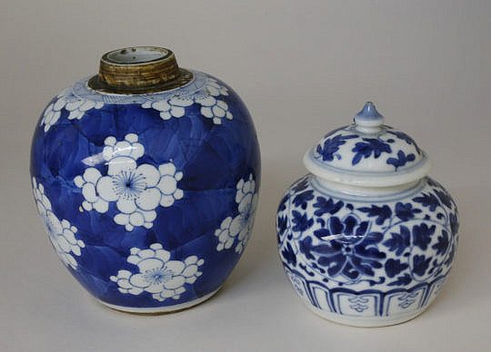 6-4701 Two Chinese Blue and White Jars, Qing Dynasty, Kangxi Period A_MG_1652