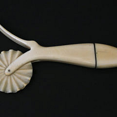 77-4962 Whale Ivory Pie Crimper A_MG_0984 2