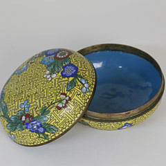 Chinese Cloisonné Circular Covered Box, Qing Dynasty 19th century