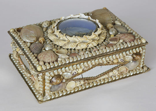 29-4901 Shell Encrusted Jewelry Box A_MG_3987