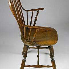 New England Continuous Arm Bow-back Windsor Armchair, 18th Century