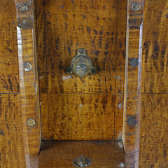 American Queen Anne Tiger Maple Dish Top Candlestand, circa 1800