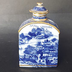 Chinese Export Porcelain Tea Caddy, early 19th Century