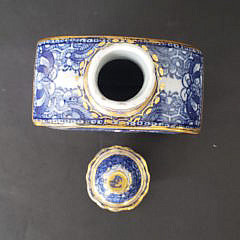 Chinese Export Porcelain Tea Caddy, early 19th Century