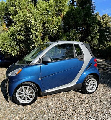 137-3709 2008 Blue Smart Car A IMG_1642