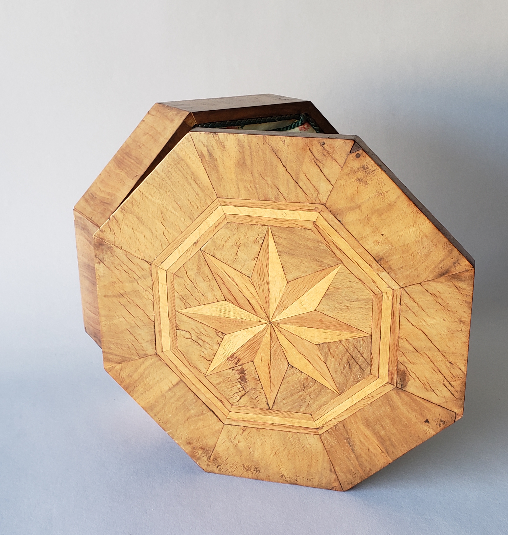 Compass Rose Inlaid Dressing Box - Antique Inlaid Lift Top Octagonal ...