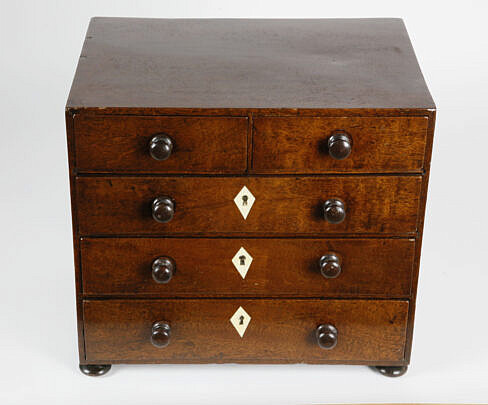 41491 Miniature Chest of Drawers A_MG_9262