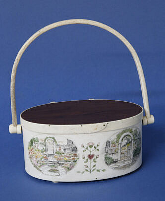 49-3574 Sutherland Scrimshawed Box Purse B_MG_9083