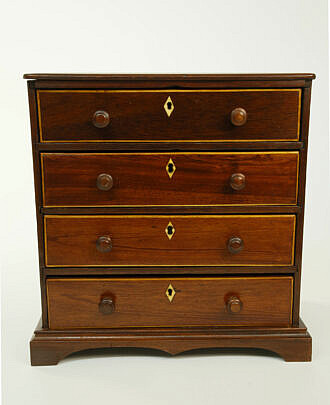 524-3771 Miniature 4 Drawer Chest A_MG_3260