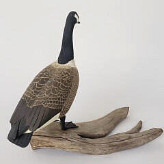 Fine Vintage Carved and Painted Canada Goose