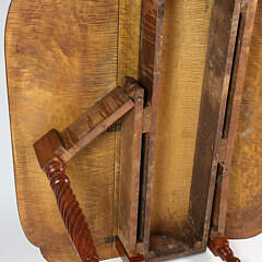 Fine New England Sheraton Tiger Maple Drop Leaf Table, circa 1830