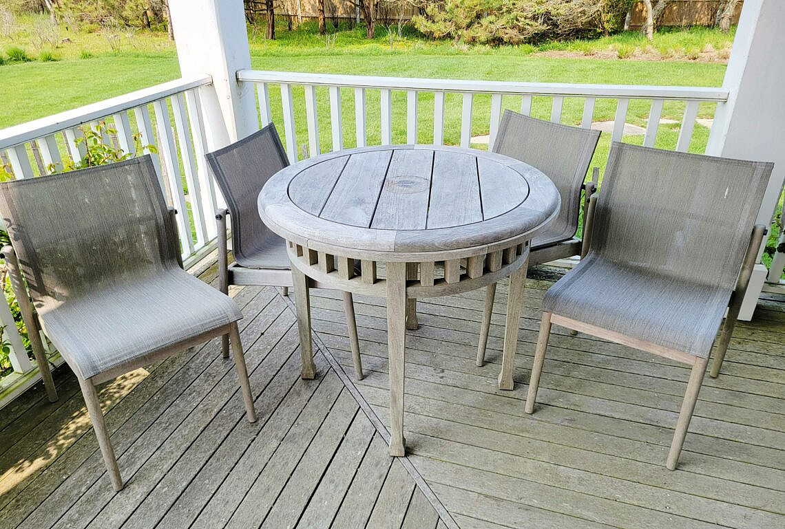 Gloster Outdoor Teak Circular Table and Four Chairs Gloster Outdoor