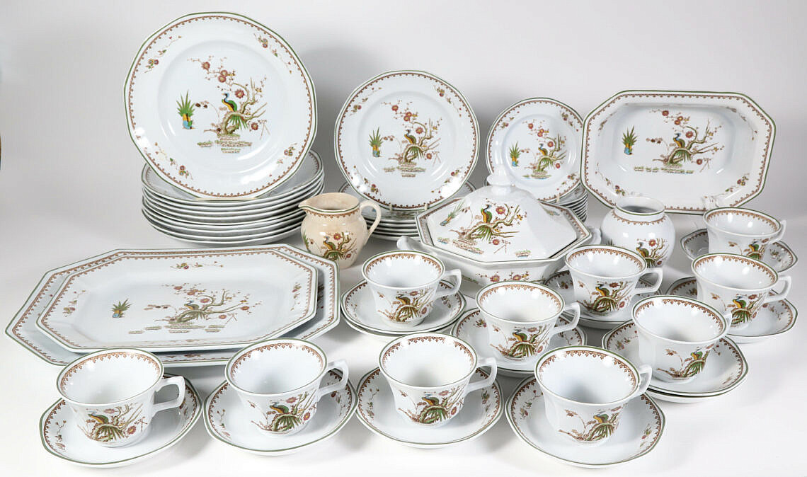 Wedgwood "Old Chelsea" Porcelain Dinner Service Wedgwood "Old Chelsea