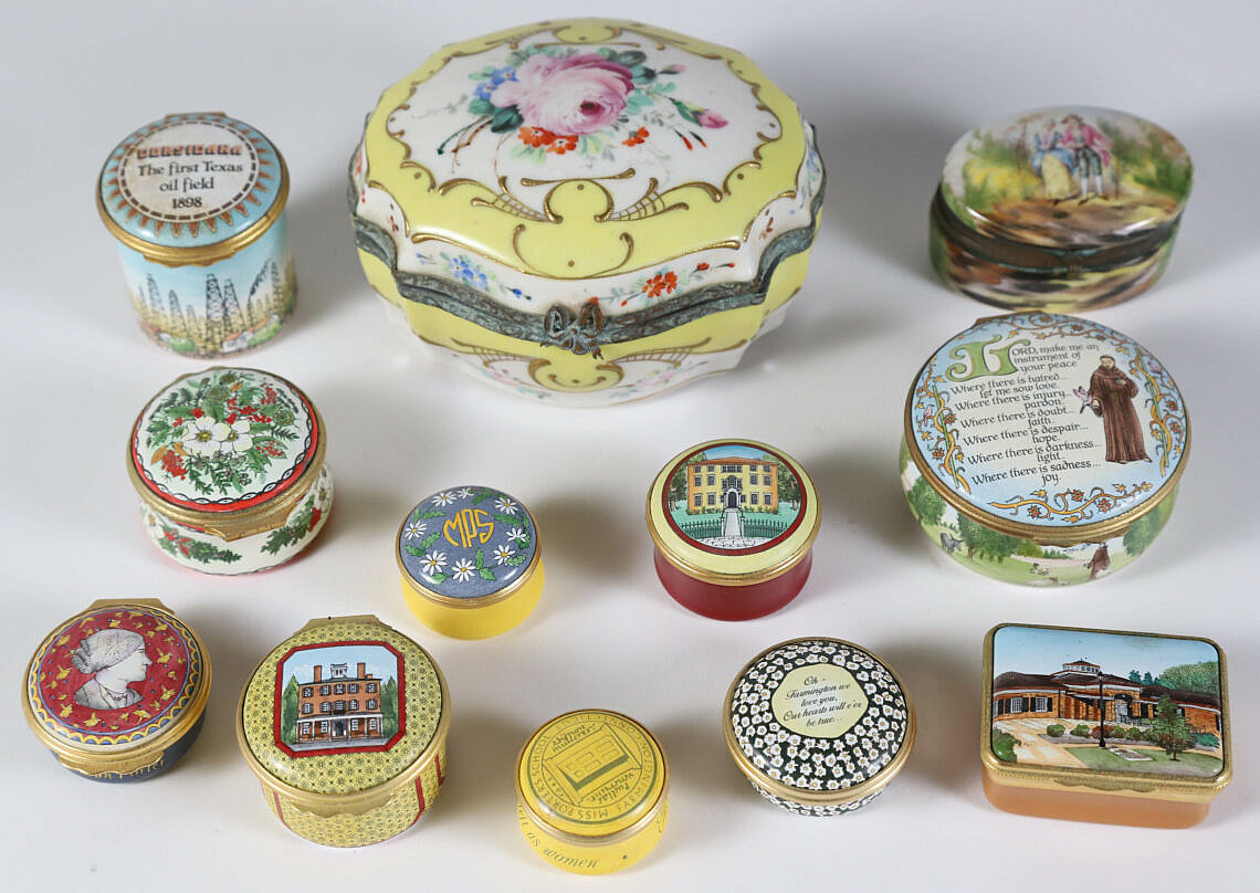 28-4782-Porcelain-Pill-Boxes-