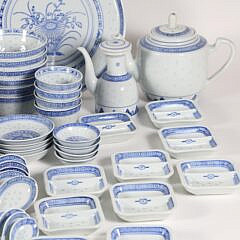 Chinese Blue and White Porcelain Rice Pattern Dinner Service