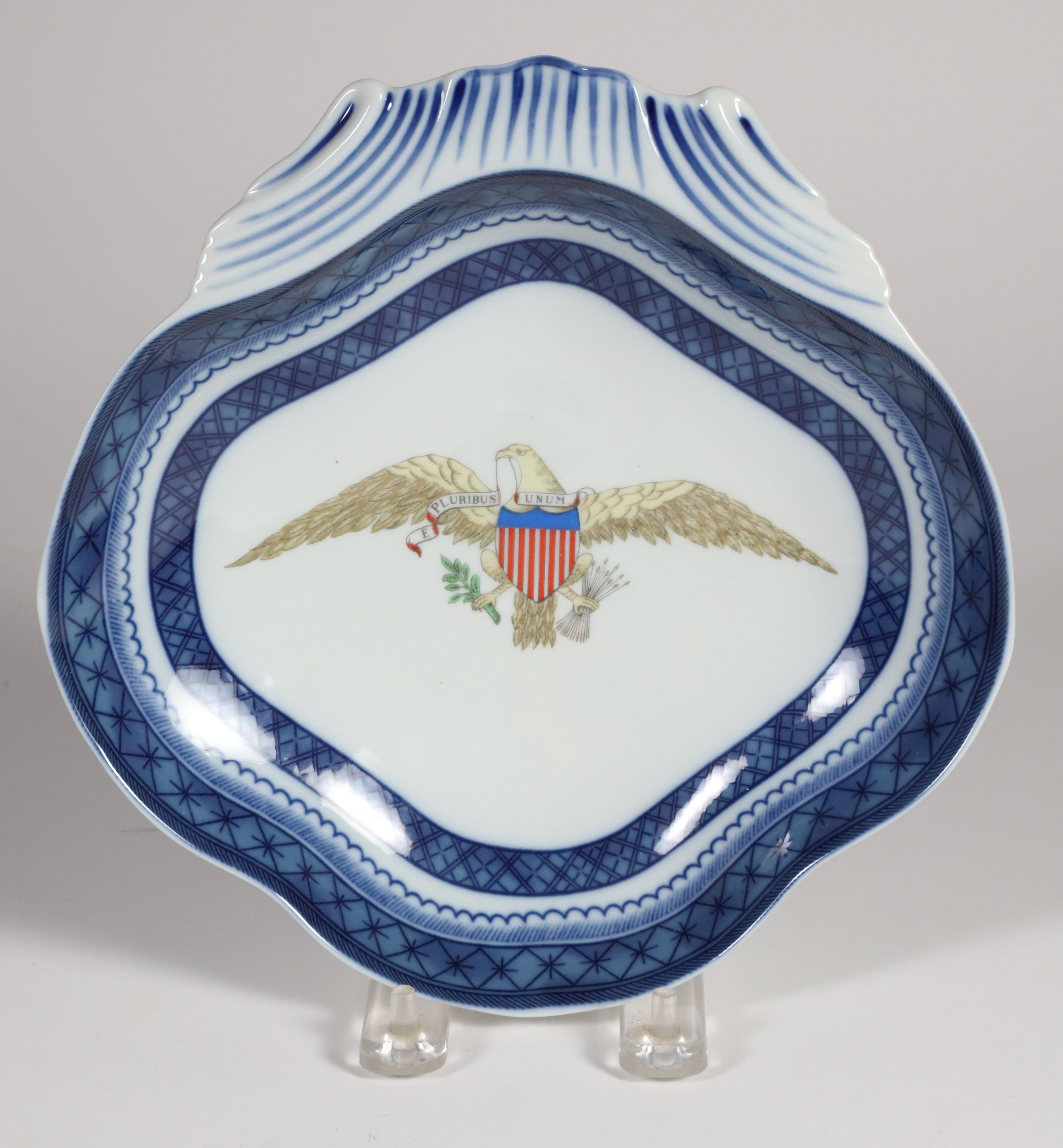 Mottaheden American Federal Eagle Decorated Blue and White Shrimp Dish