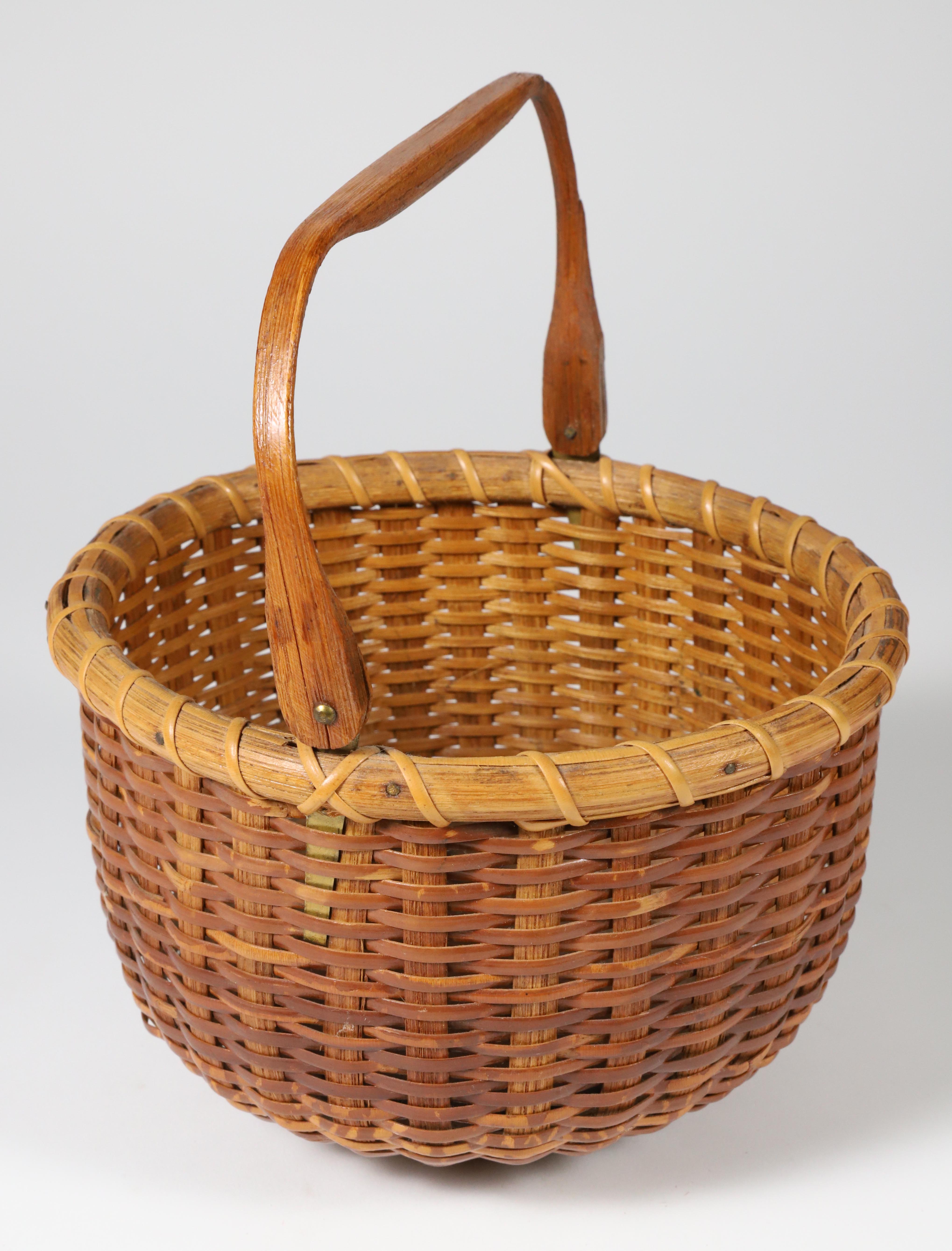 Small, Round Nantucket Basket with Swing Handle