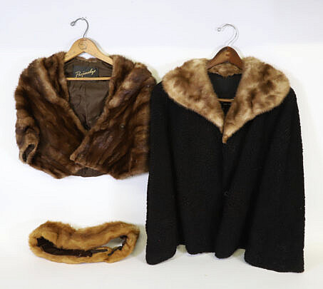 4-5386 Vintage Ladies Fur Trim Coat A_IMG_7619