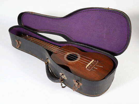 101 Paul Summers Ukulele in Custom Case A IMG_5065