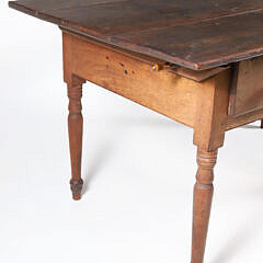 Pennsylvania Walnut Three-Drawer Kitchen Table, early 19th Century