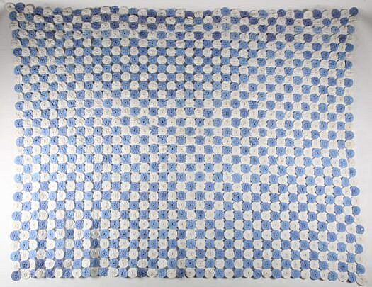 42399 Blue and White Yoyo Quilt A IMG_9769