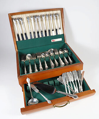 50-5385 Rogers Brothers Flatware Service A IMG_0054