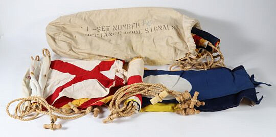 2-5424 Set of 32 Vintage Signal Flags A_IMG_9964