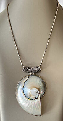40012 Shell Pendant B_IMG_7739
