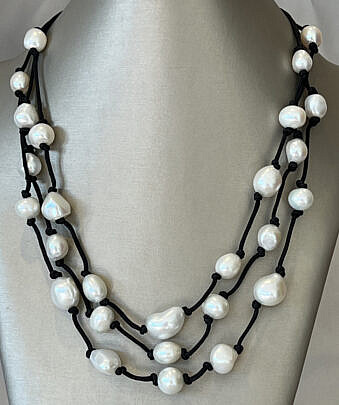 40873 Triple Strand Fresh Pearl Necklace A_IMG_7819
