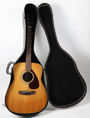 68-5490 Yamaha Acoustic Guitar A_IMG_9811 2