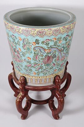 Chinese Export Porcelain Planter