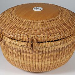 Round Nantucket Style Sewing Basket with Lid