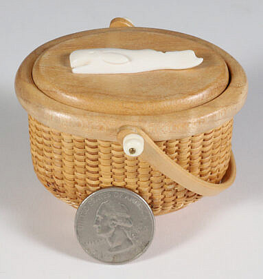 31-5535 Jean M. Valerio Miniature Covered Oval Basket A_IMG_9833