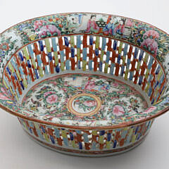 42837 Rose Medallion Chestnut Basket A_9555