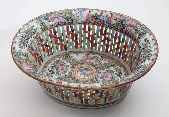 42837 Rose Medallion Chestnut Basket A_9555