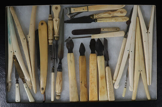 7-5529 Twenty-Four Bone Steel Tools A_IMG_9792