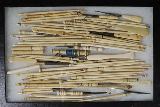 8-5529 Bone Crochet Hooks A_IMG_9800
