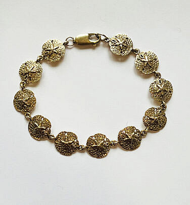 8-5535 14k Gold Sand Dollar Bracelet A IMG_8896