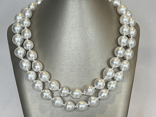 37-4960 White South Sea Pearl Operal Length Necklace B IMG_9001