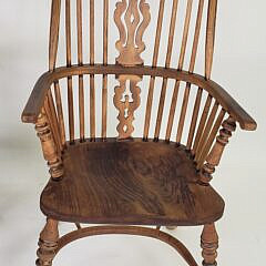 Pair of Antique English Elm Bow Back Windsor Armchairs, 19th century.